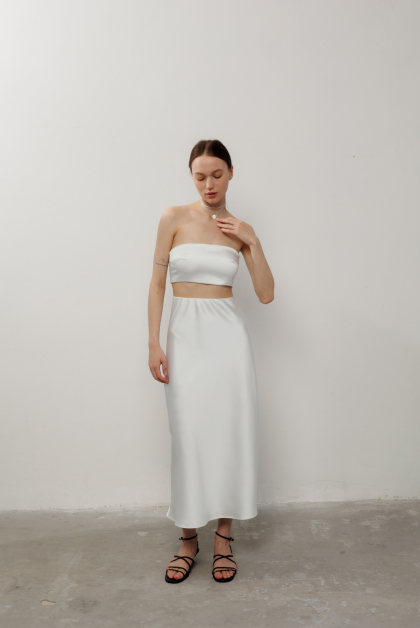 Атласна спідниця у довжині міді