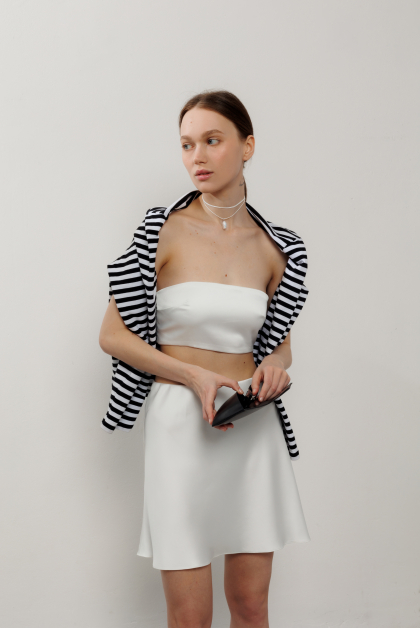 Атласна спідниця у довжині міні