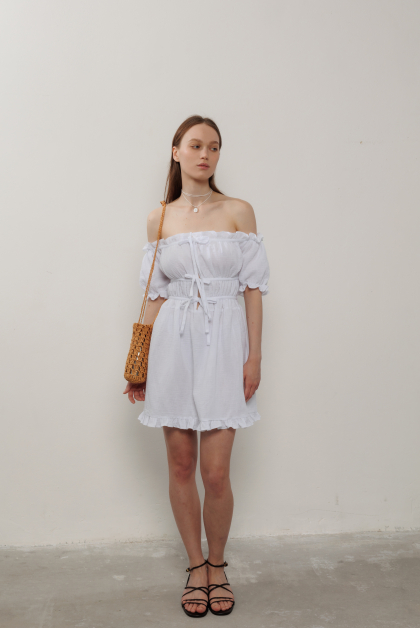 Муслінова сукня у довжині міні з декоративними зав'язками