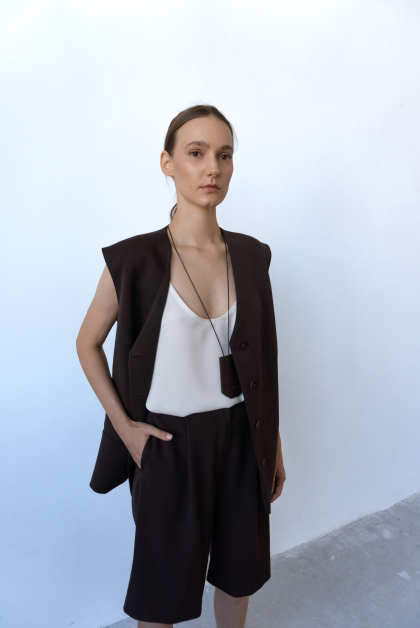 Жилет подовжений костюмного типу