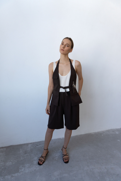 Жилет рибака з накладними кишенями та декоративними елементами