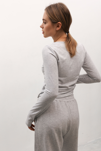 Лонгслів з вирізом