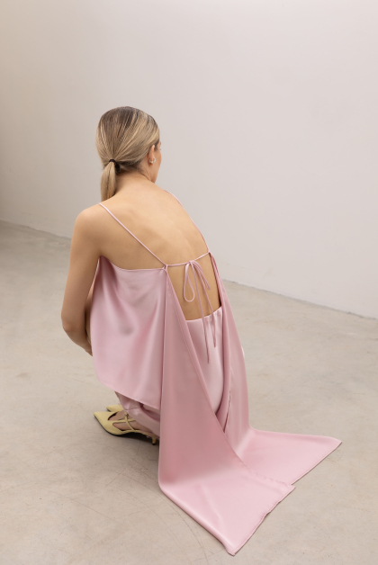 Атласний топ зі шлейфом