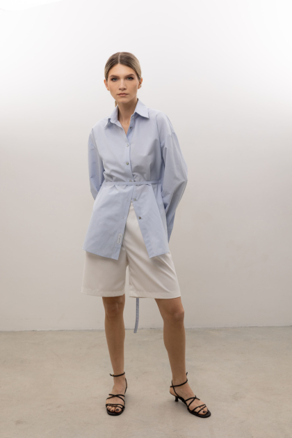 Білі шорти бермуди