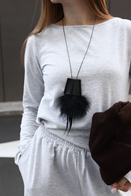 Ключниця шкіряна з пірʼям у чорному кольорі