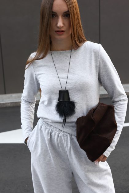 Ключниця шкіряна з пірʼям у чорному кольорі